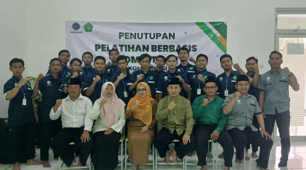 Penutupan Program Pelatihan Berbasis kompetensi Desain Angkatan 1 BLK Bustanul Hikmah